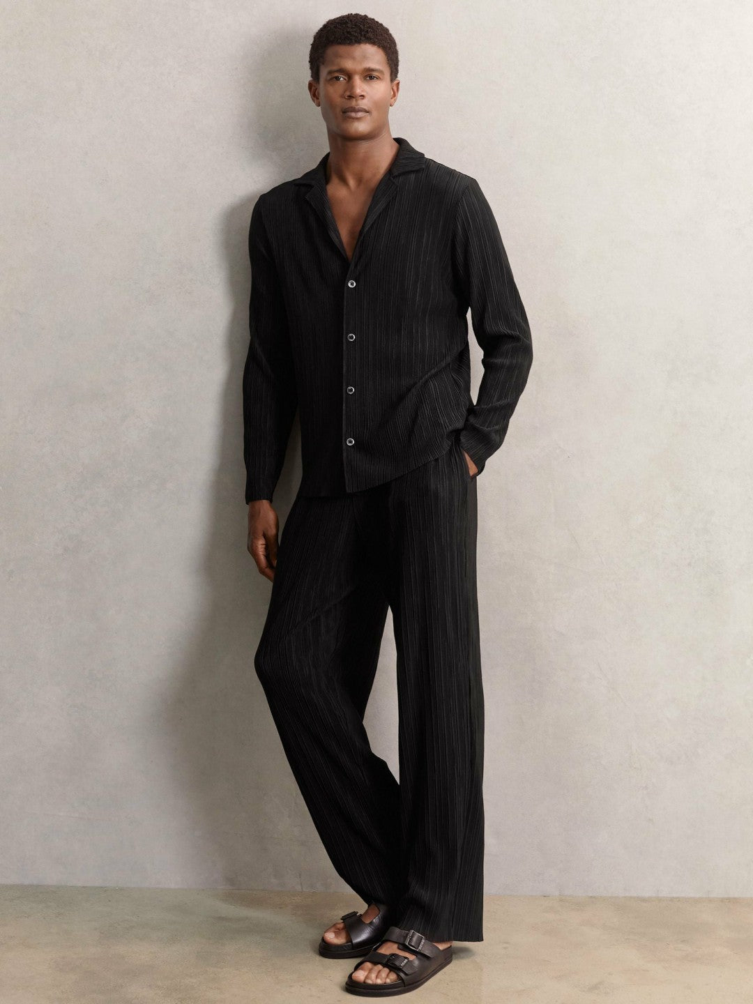 Men Plissé Wide Leg Trousers in Black