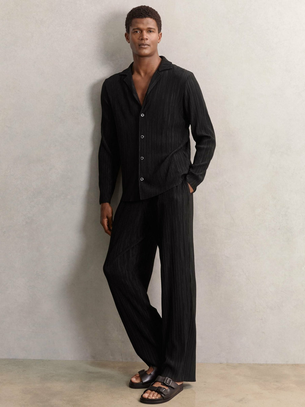 Men Plissé Wide Leg Trousers in Black