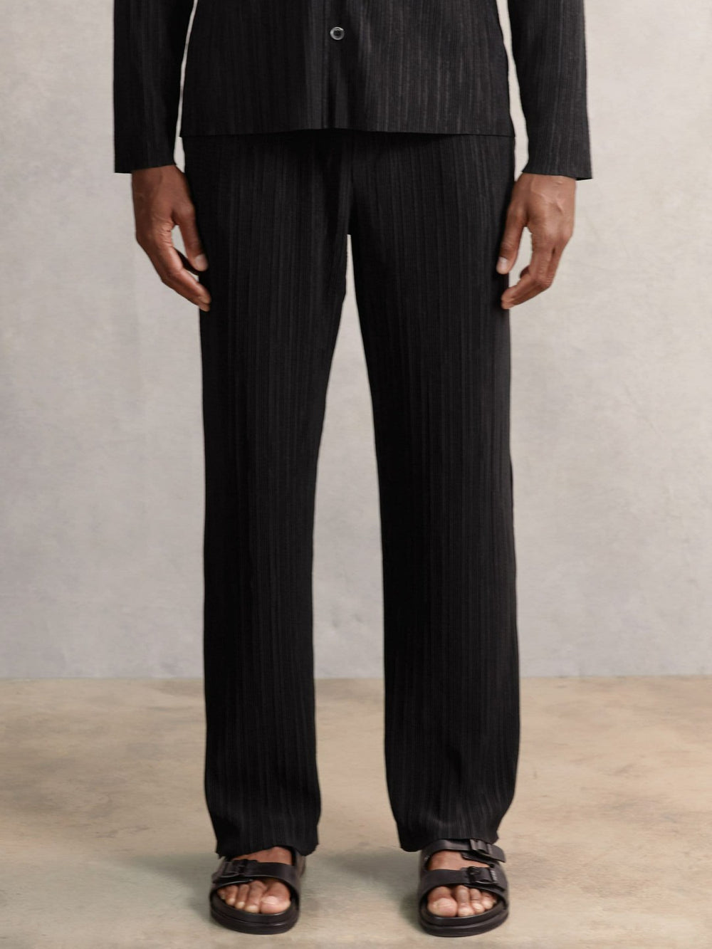 Men Plissé Wide Leg Trousers in Black