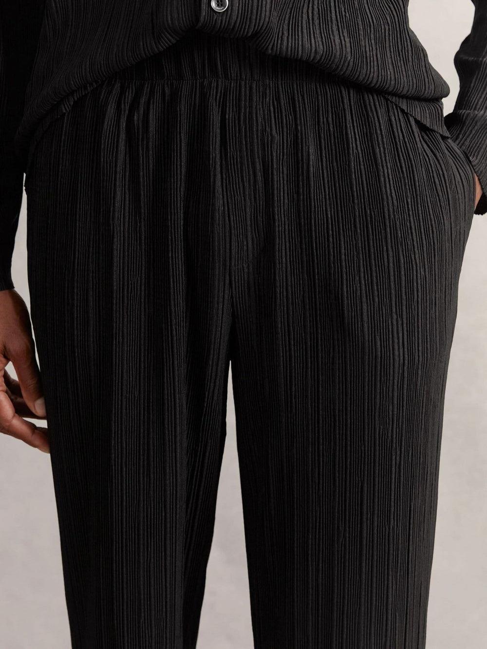 Men Plissé Wide Leg Trousers in Black