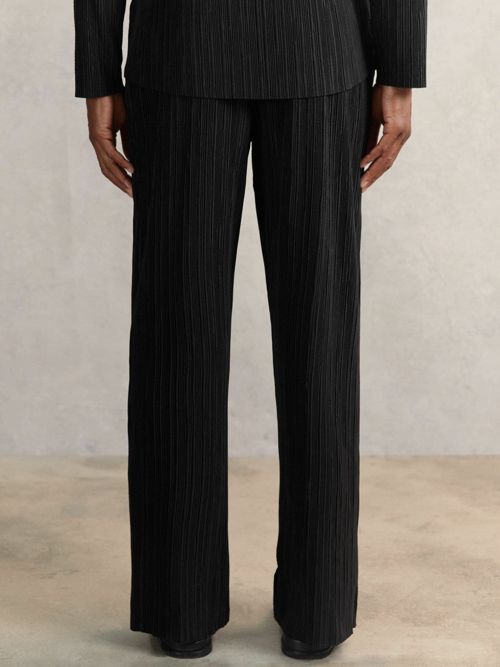 Men Plissé Wide Leg Trousers in Black
