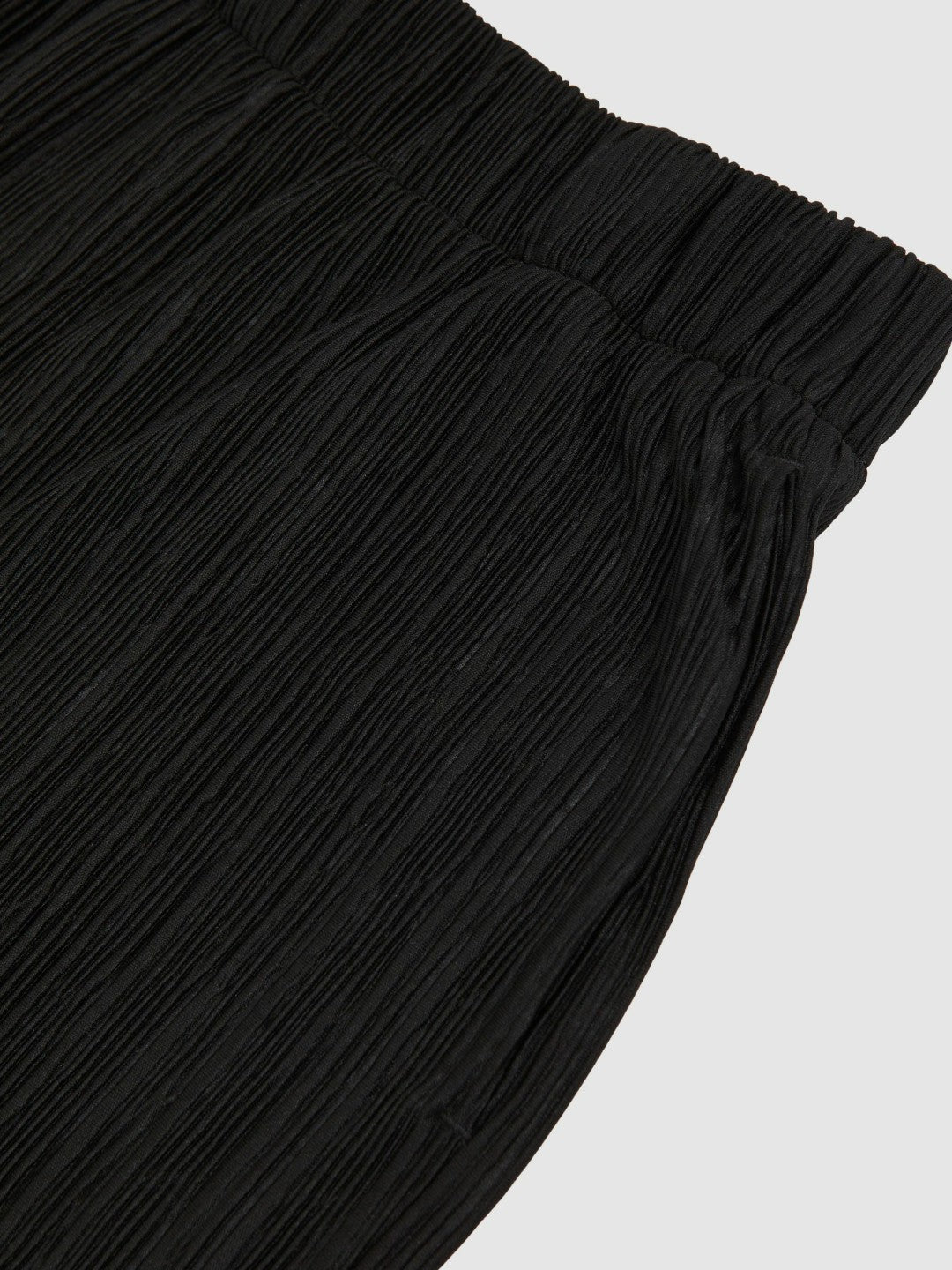Men Plissé Wide Leg Trousers in Black
