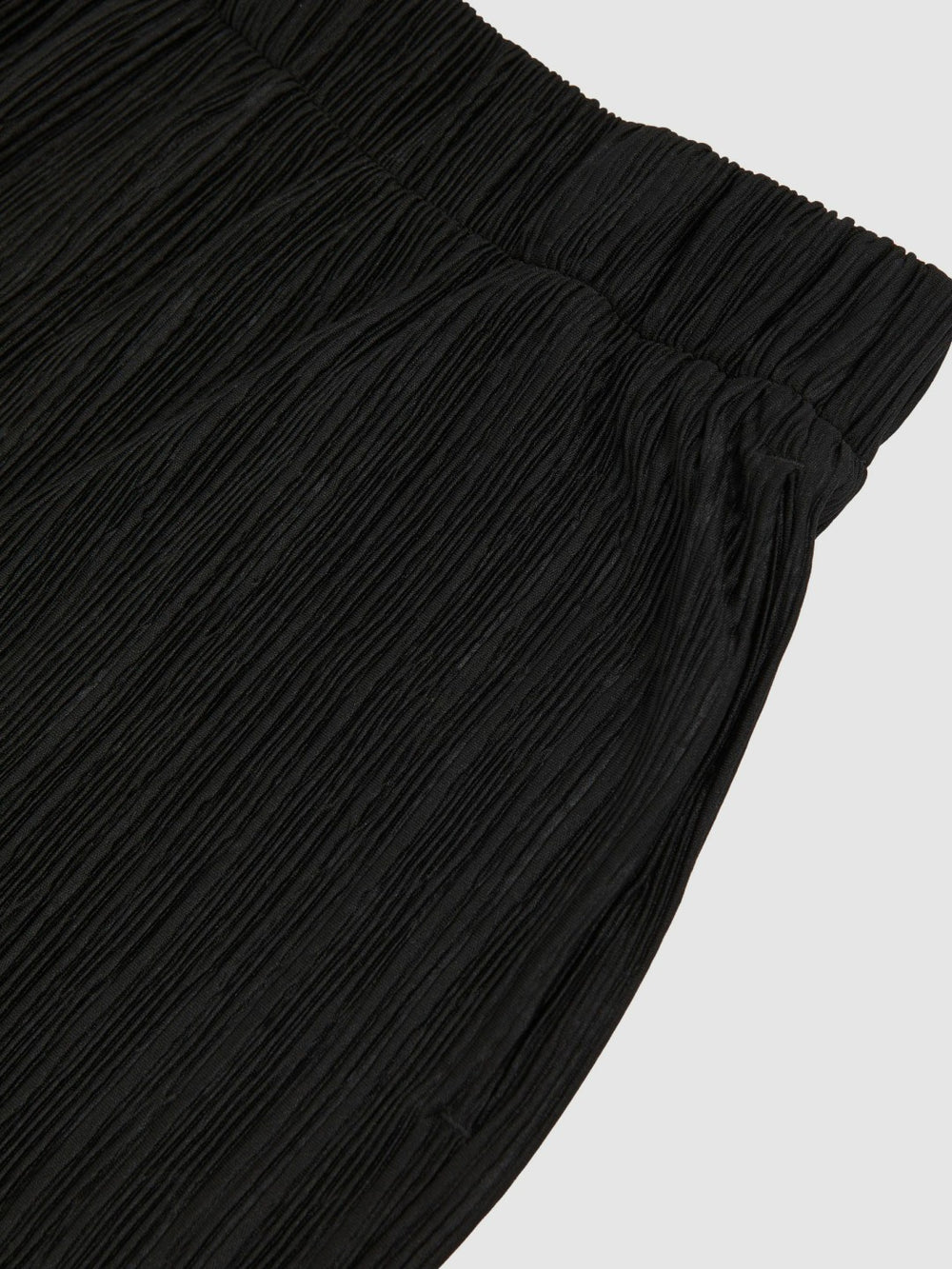 Men Plissé Wide Leg Trousers in Black