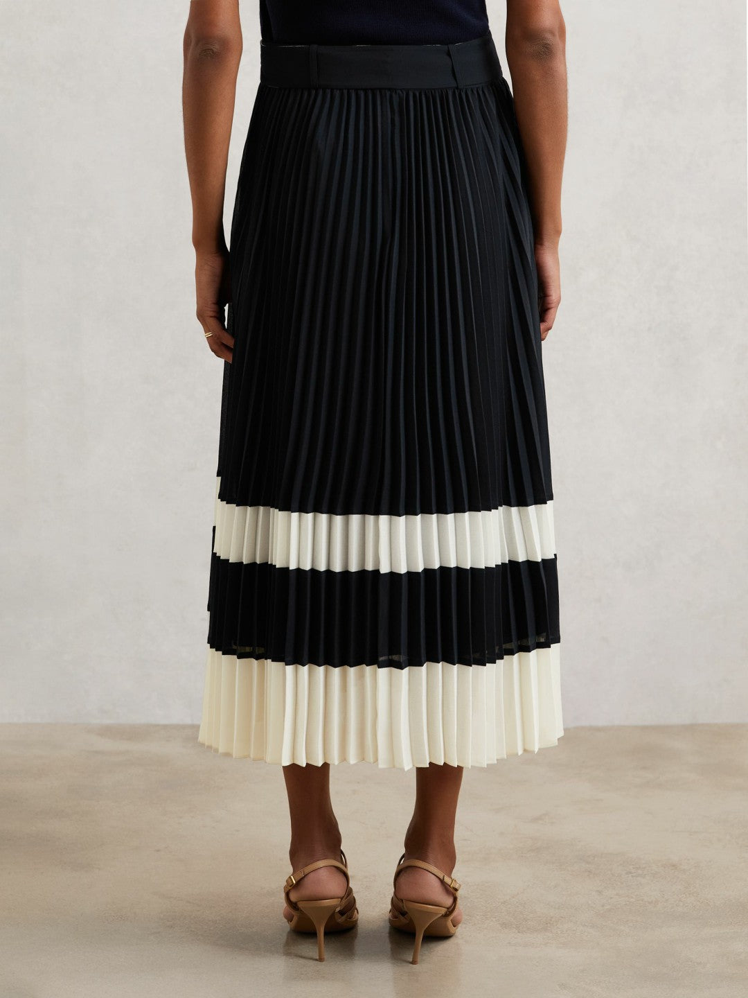 Women Belted Pleated Midi Skirt in Navy/Ivory