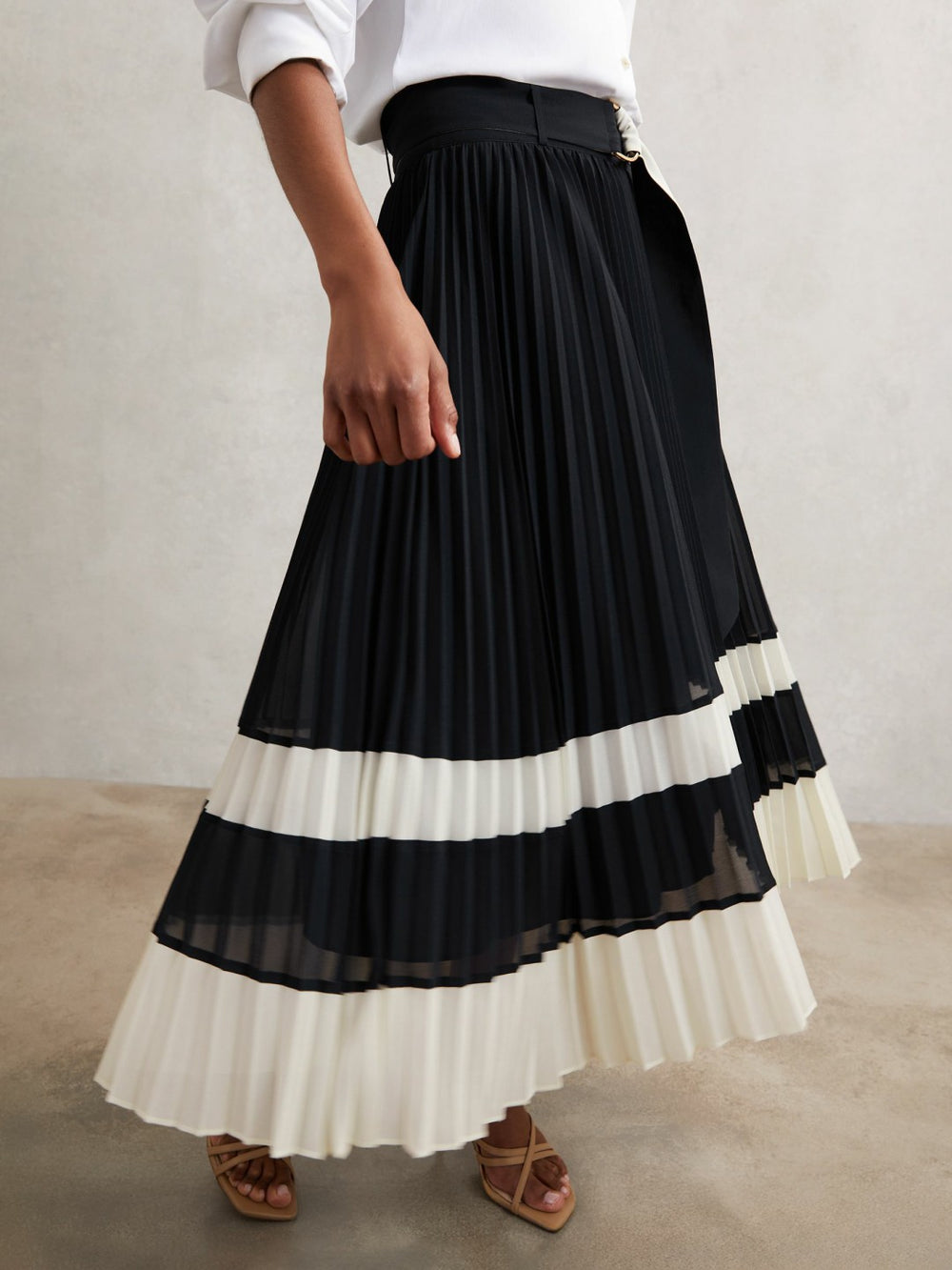 Women Belted Pleated Midi Skirt in Navy/Ivory