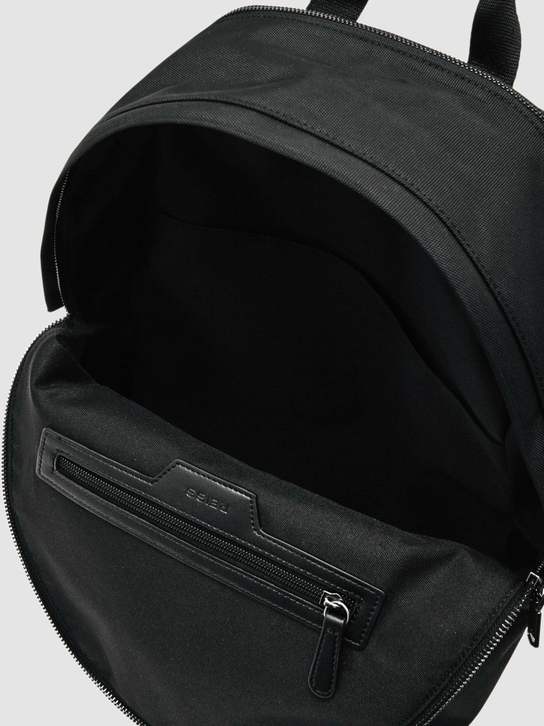 Men Woven Zipped Backpack in Black