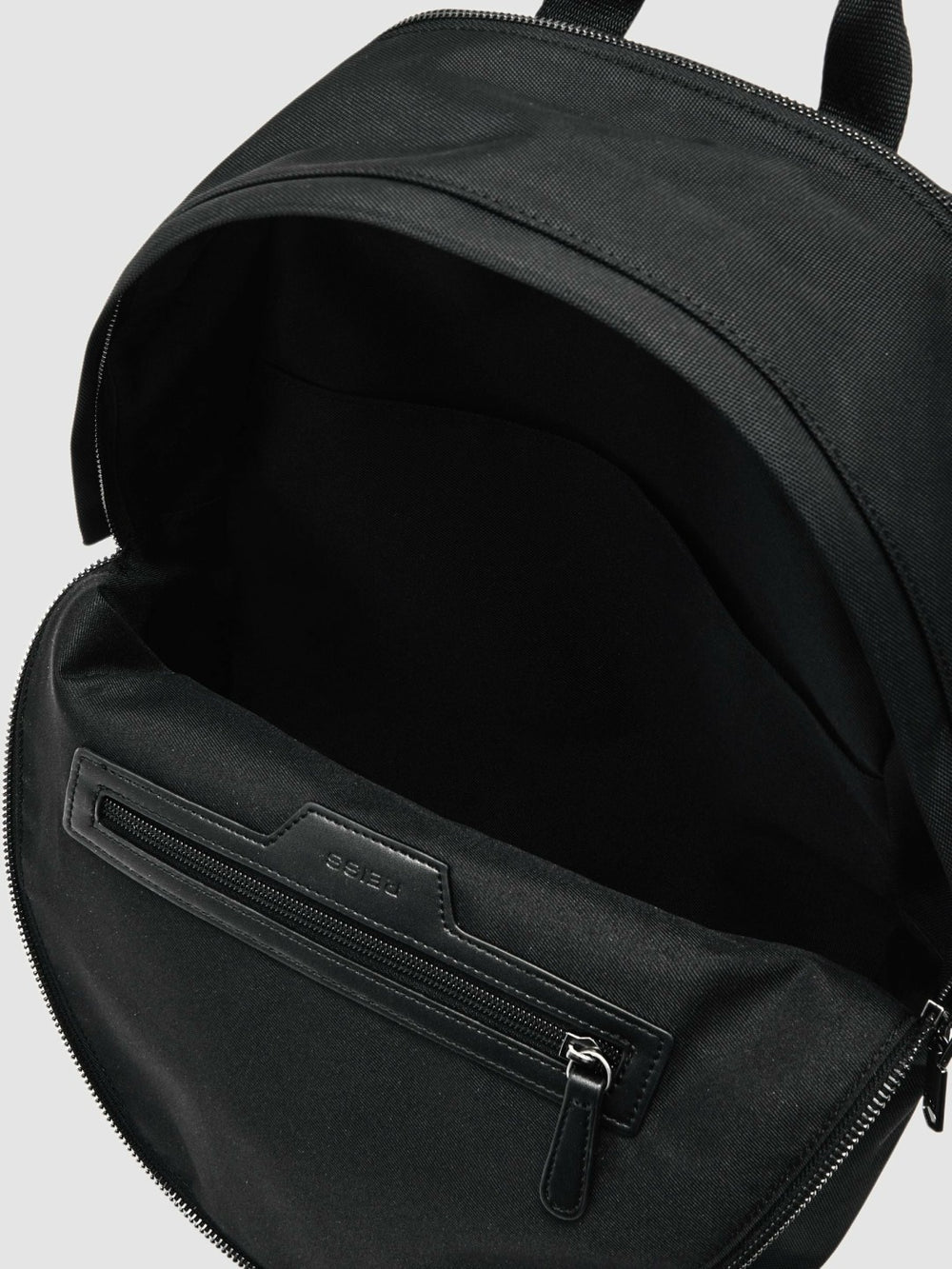 Men Woven Zipped Backpack in Black