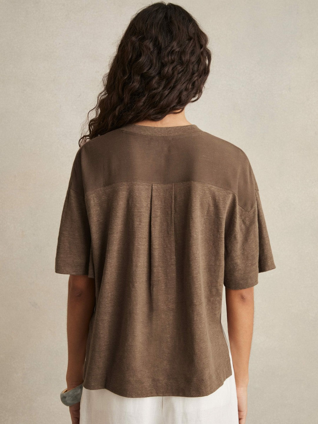 Women Linen V-Neck T-Shirt in Brown