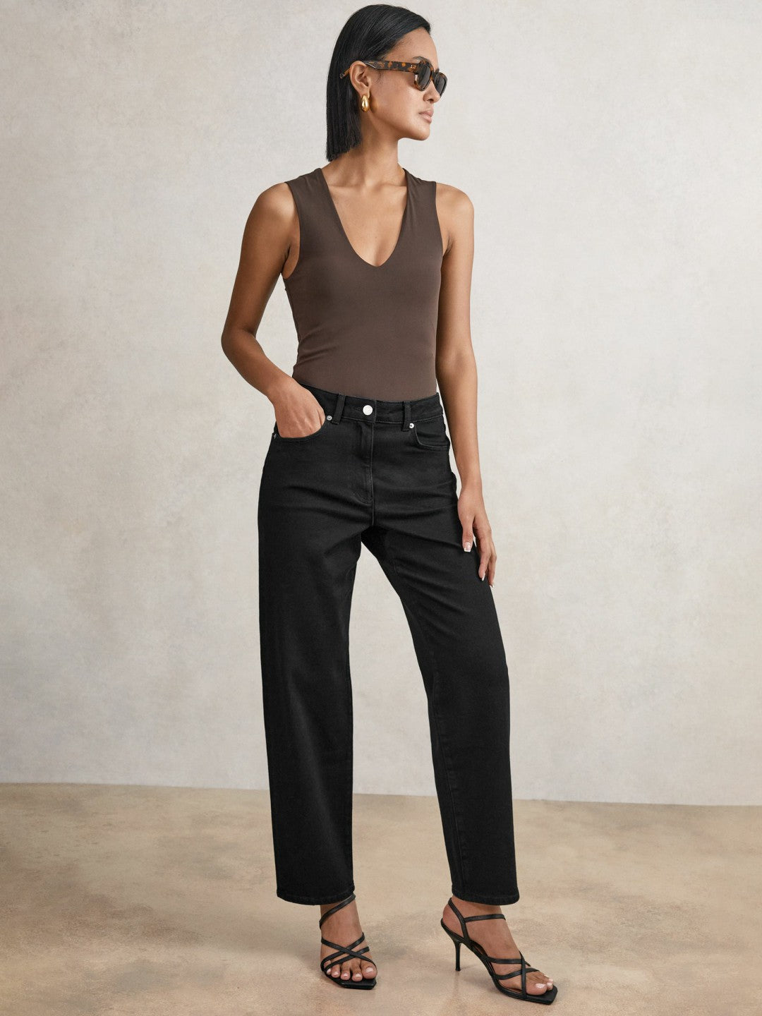 Women Petite Mid Rise Straight Leg Jeans in Black