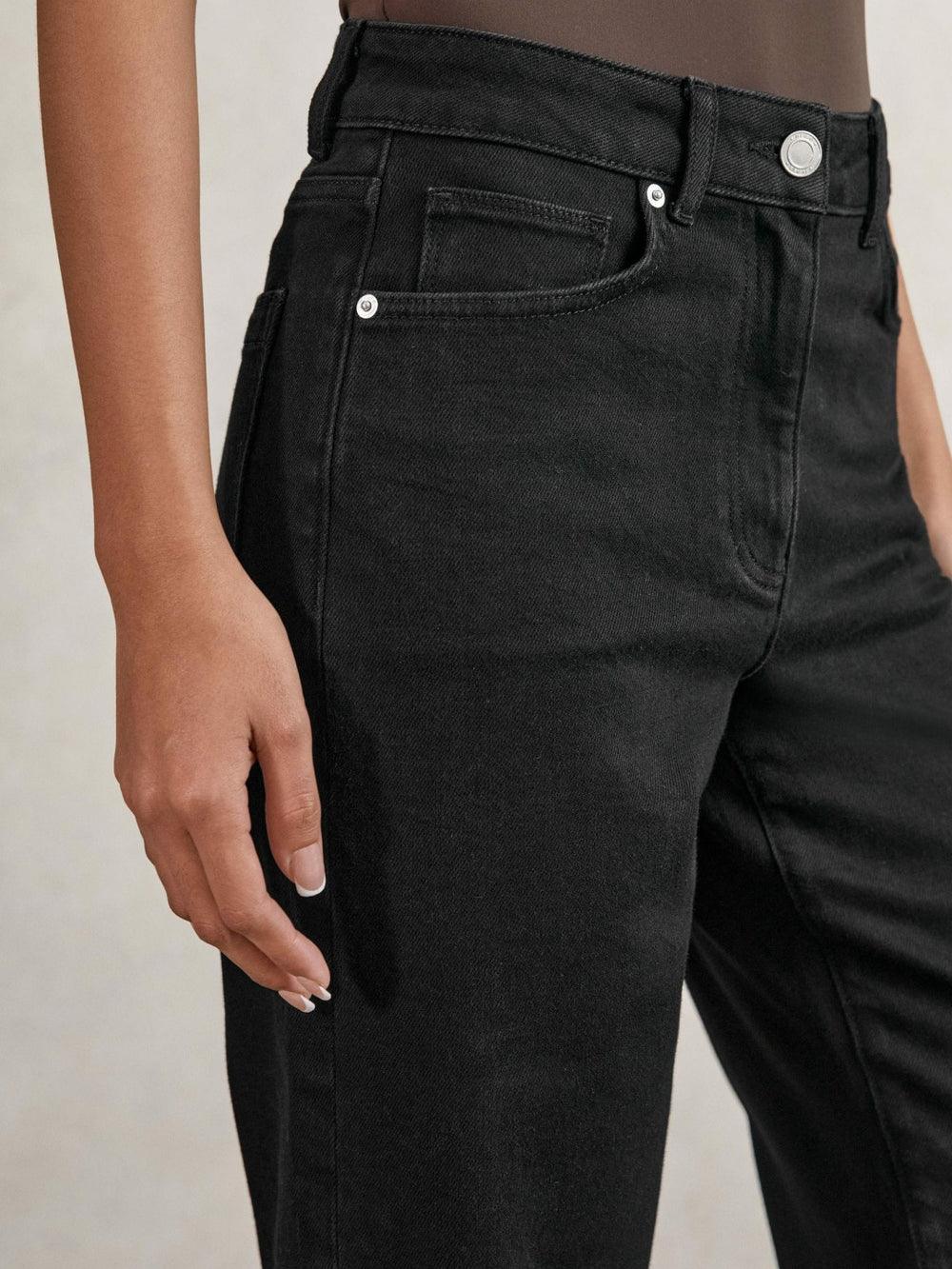 Women Petite Mid Rise Straight Leg Jeans in Black