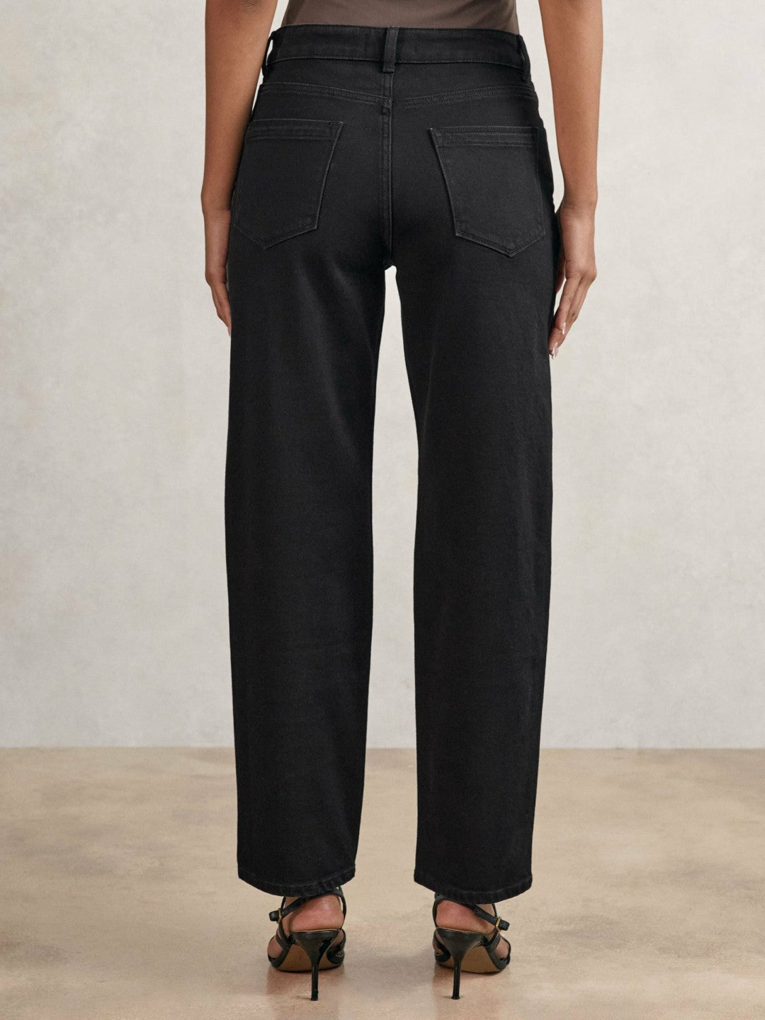 Women Petite Mid Rise Straight Leg Jeans in Black