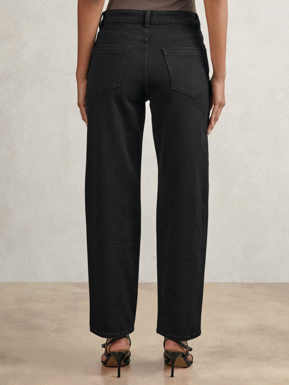 Women Petite Mid Rise Straight Leg Jeans in Black