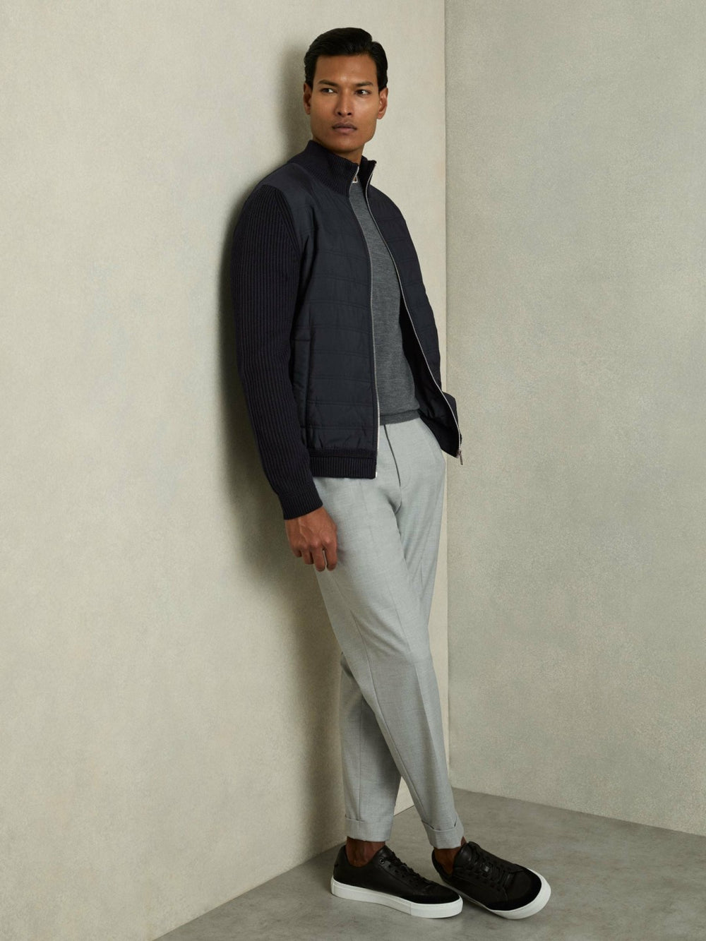 Men Hybrid Quilt and Knit Zip-Through Jacket in Navy