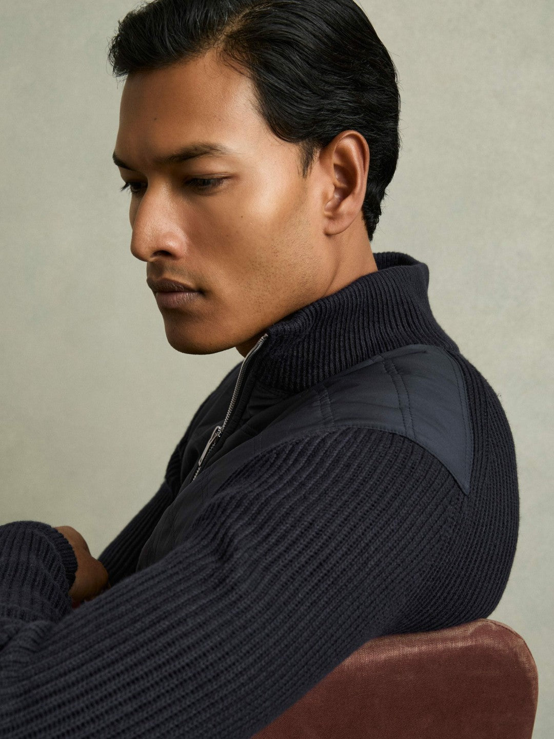 Men Hybrid Quilt and Knit Zip-Through Jacket in Navy