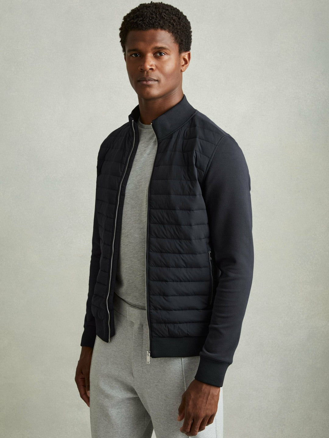 Men Hybrid Quilt and Knit Zip-Through Jacket in Navy