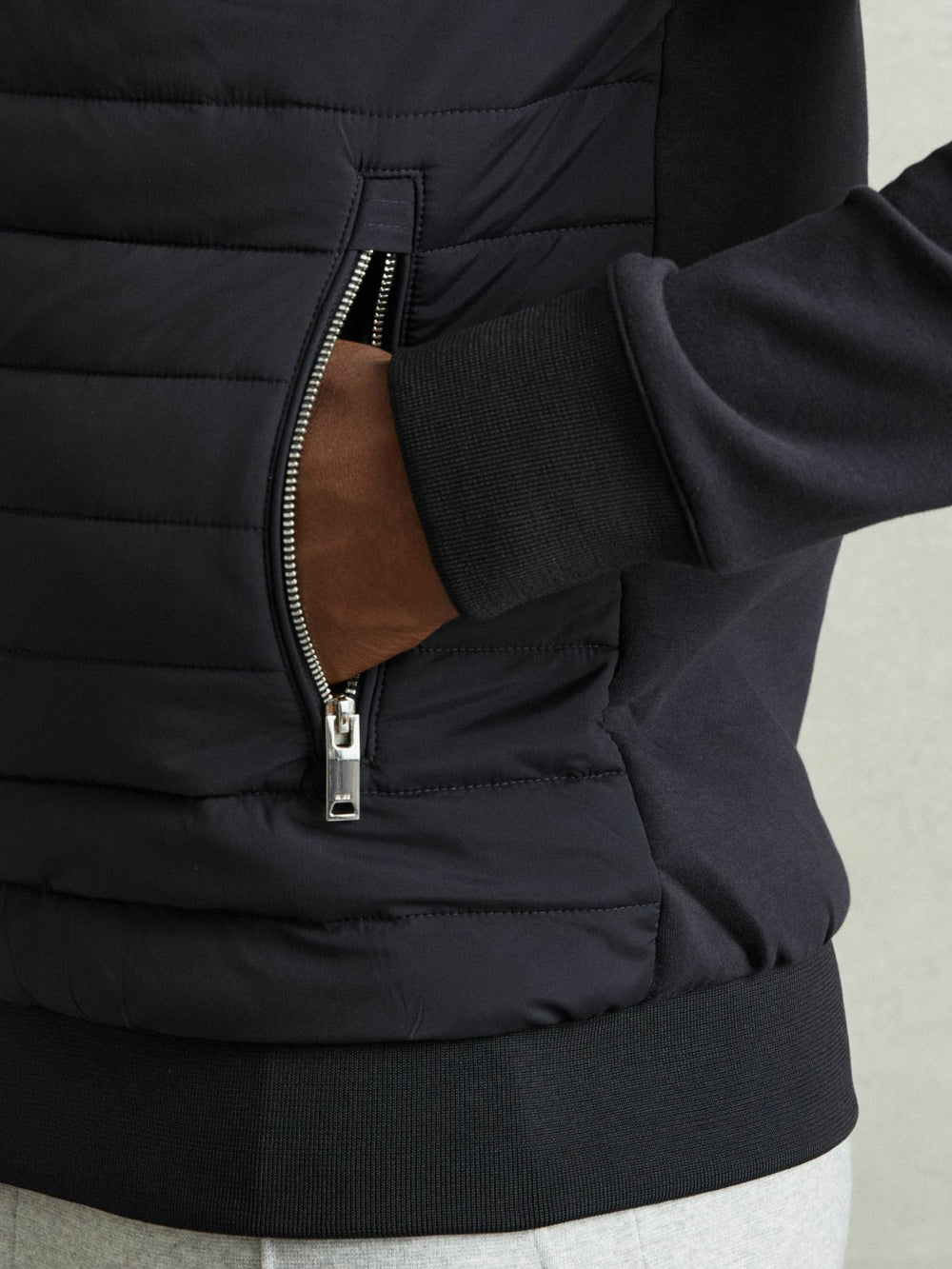 Men Hybrid Quilt and Knit Zip-Through Jacket in Navy