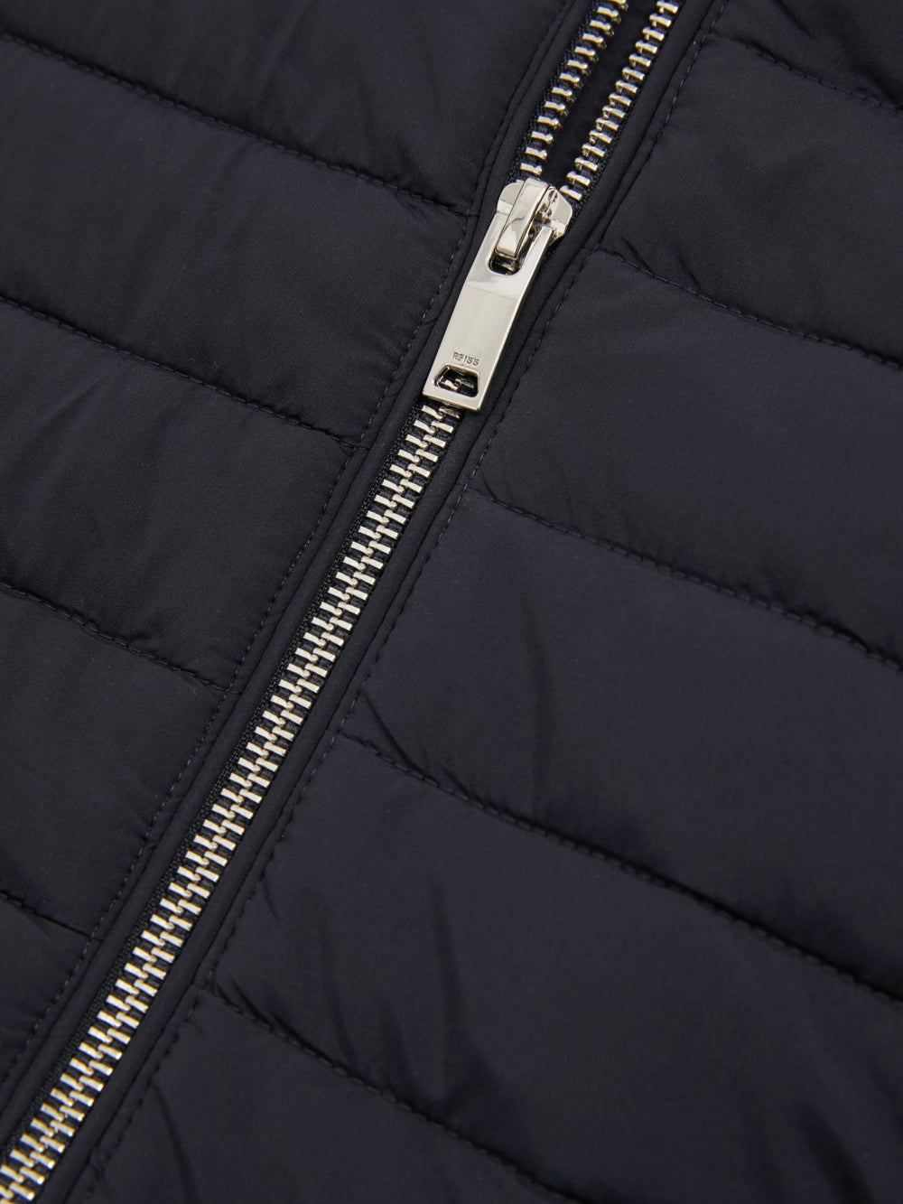 Men Hybrid Quilt and Knit Zip-Through Jacket in Navy