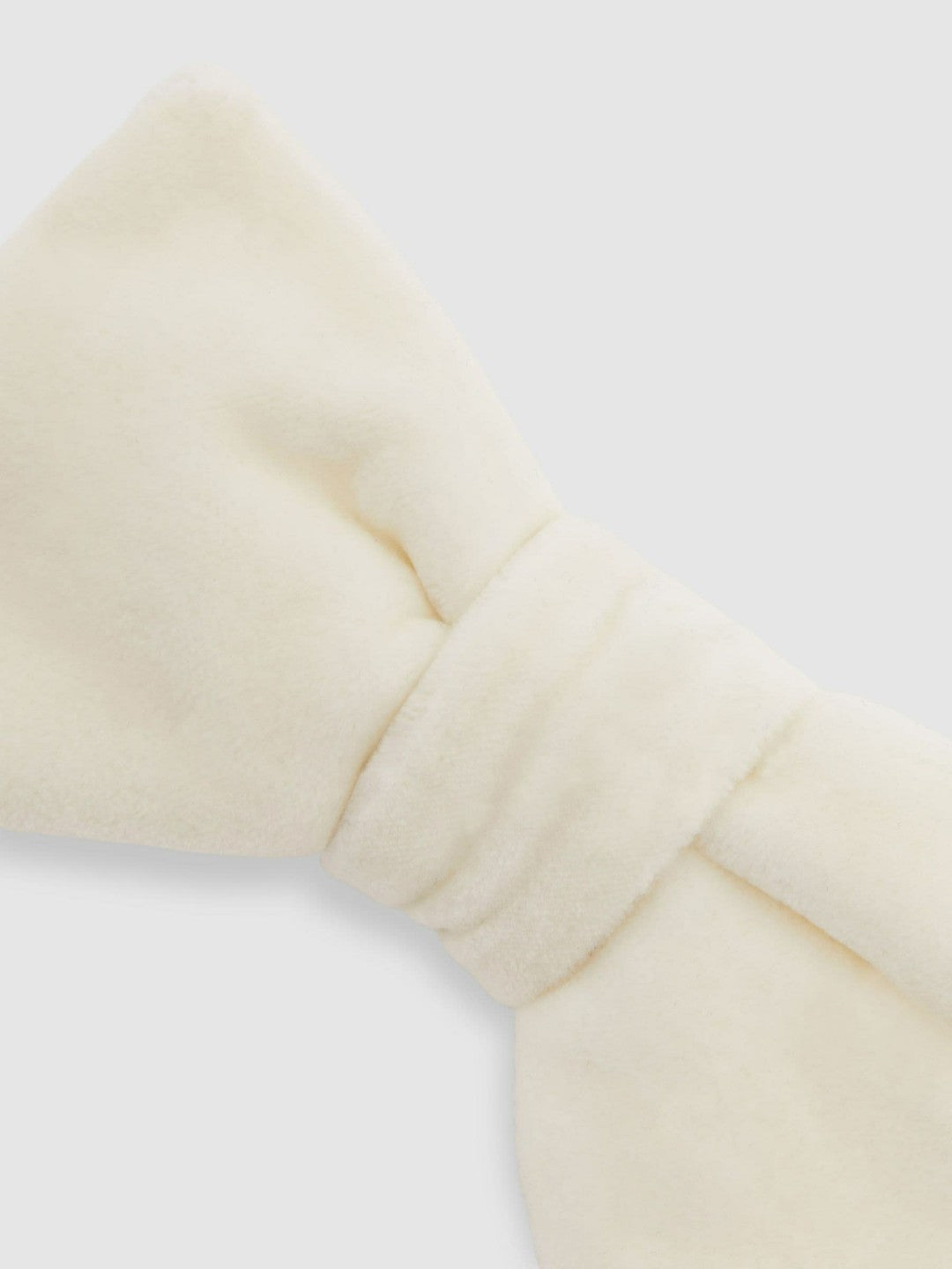 Men Velvet Bow Tie in Ivory