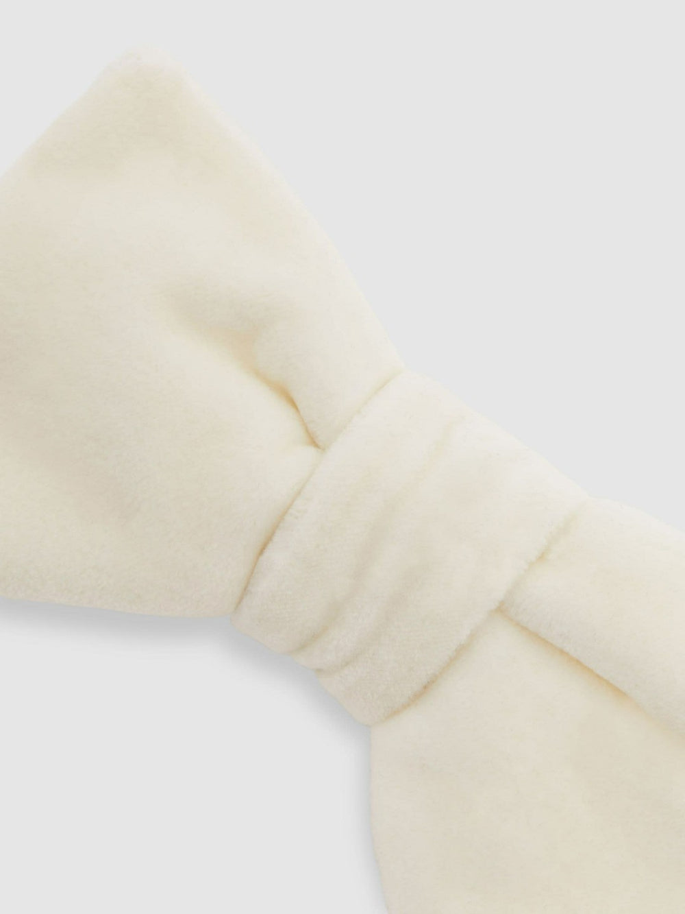 Men Velvet Bow Tie in Ivory