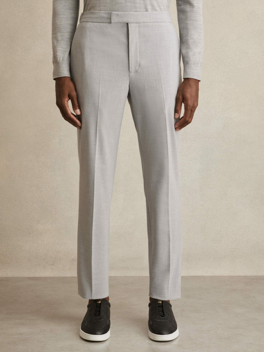 Men Slim-Fit Drawstring Trousers in Grey