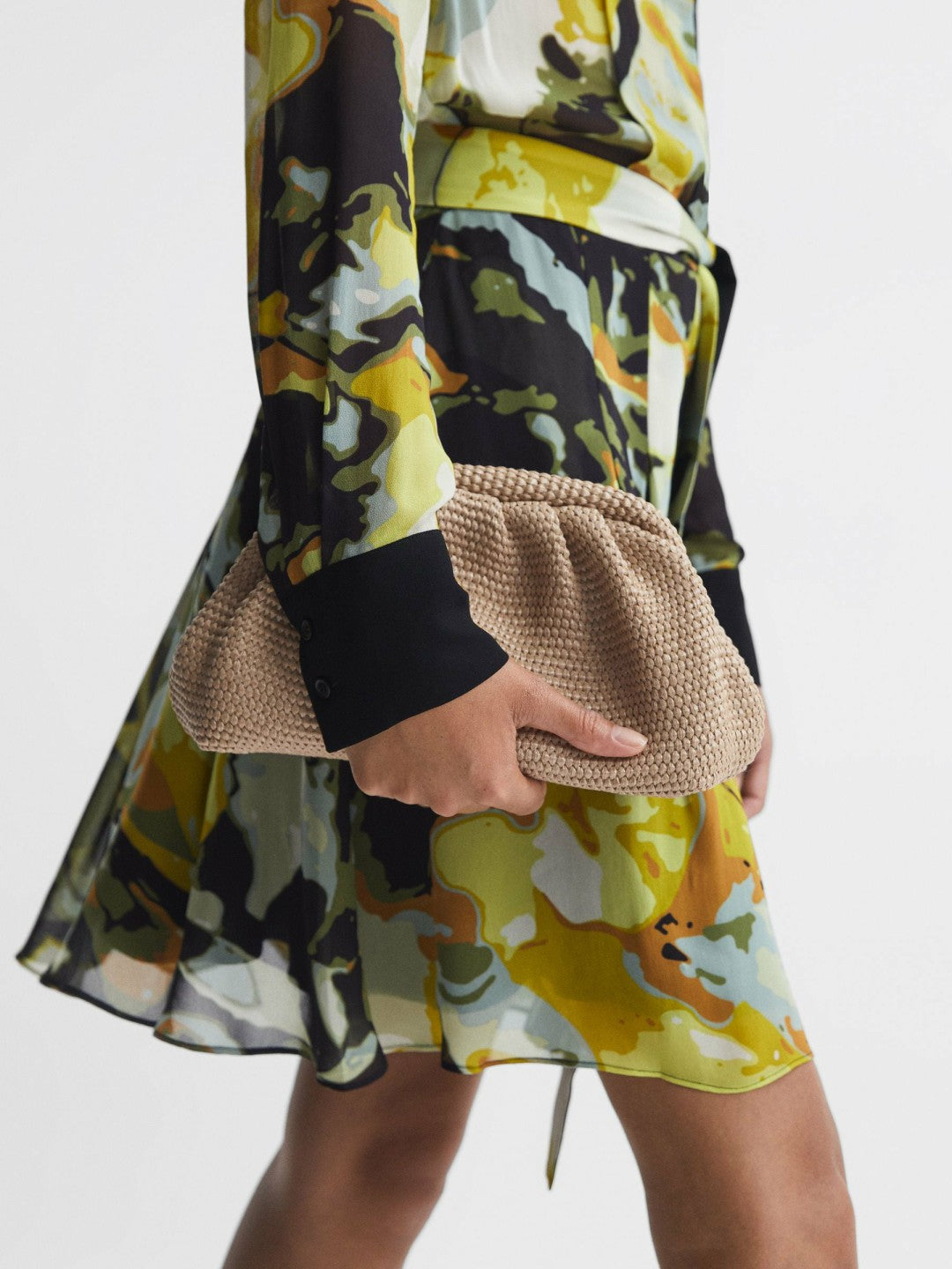 Women Raffia Clutch Bag in Natural