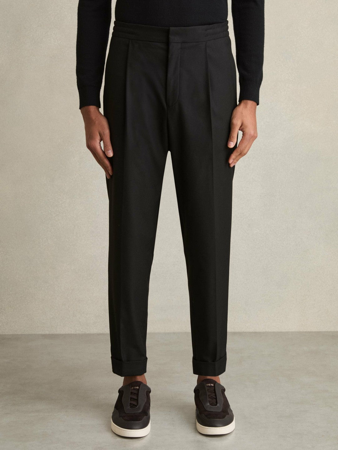 Men Relaxed-Fit Pleated Tapered Trousers in Black