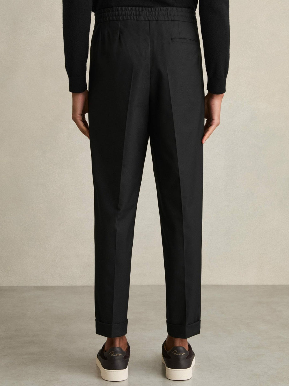 Men Relaxed-Fit Pleated Tapered Trousers in Black