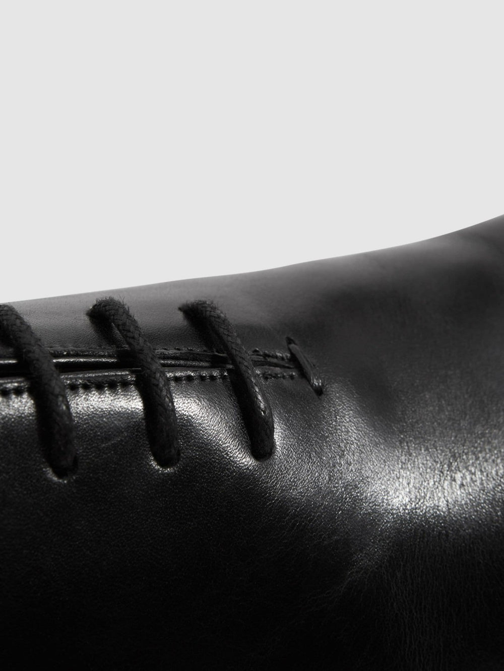 Men Leather Lace-Up Shoes in Black