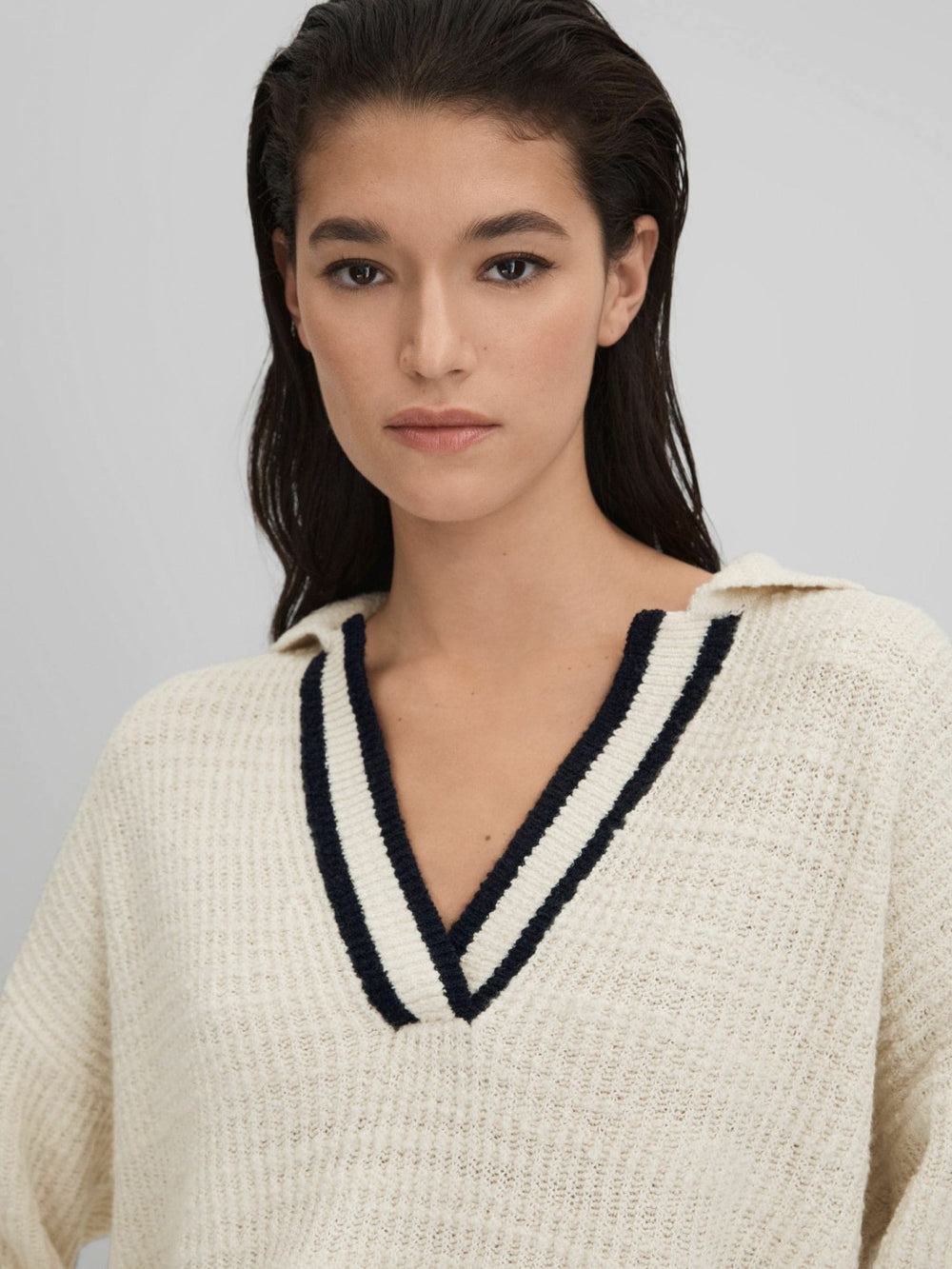 Women Wool Blend Open Collar Jumper in Cream/Navy