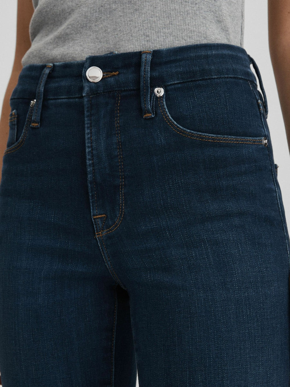 Women Good American Slim Fit Cropped Jeans in Blue