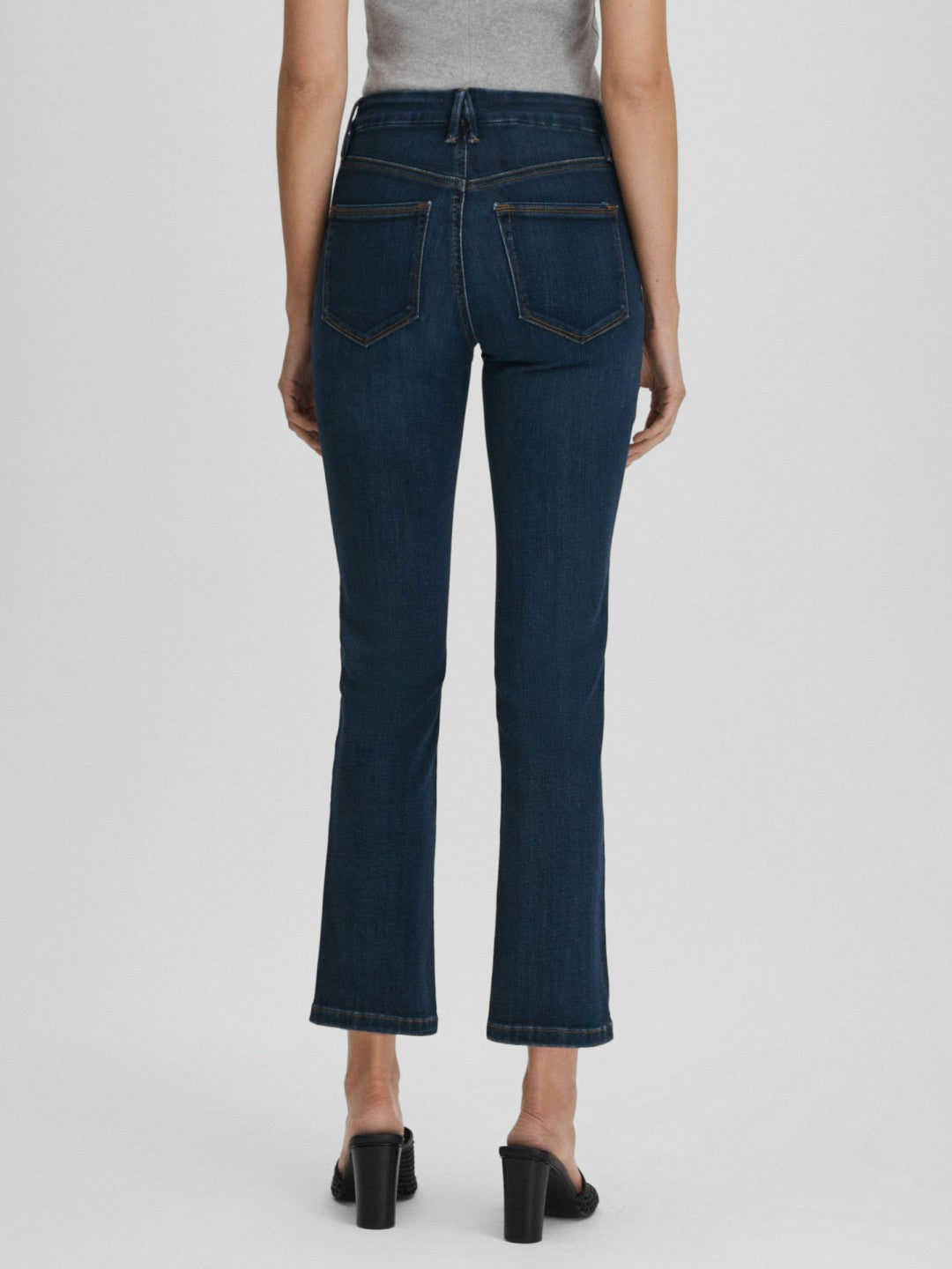 Women Good American Slim Fit Cropped Jeans in Blue