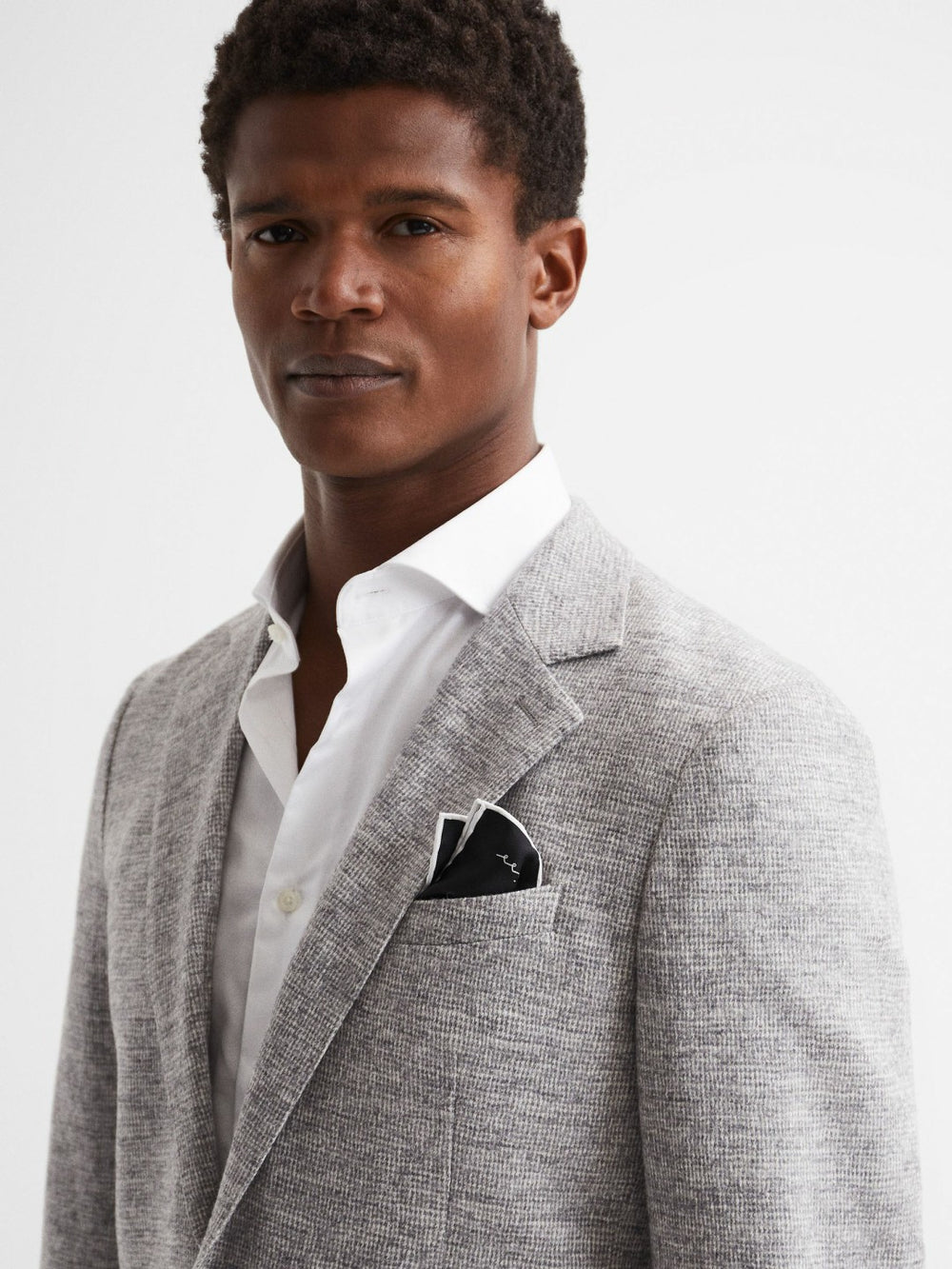 Men Plain Silk Pocket Square in Black