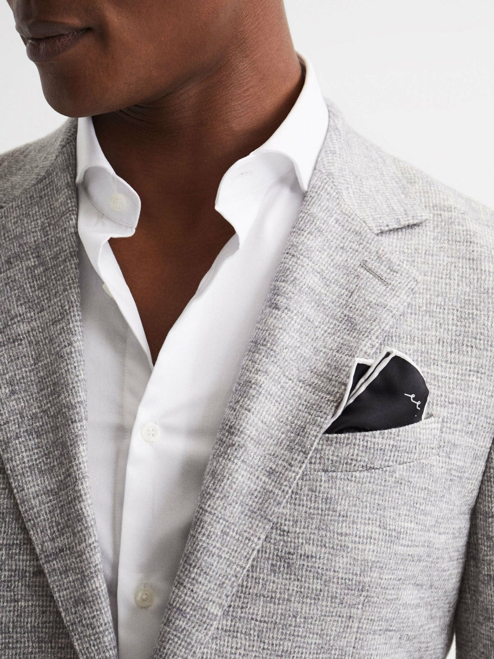 Men Plain Silk Pocket Square in Black
