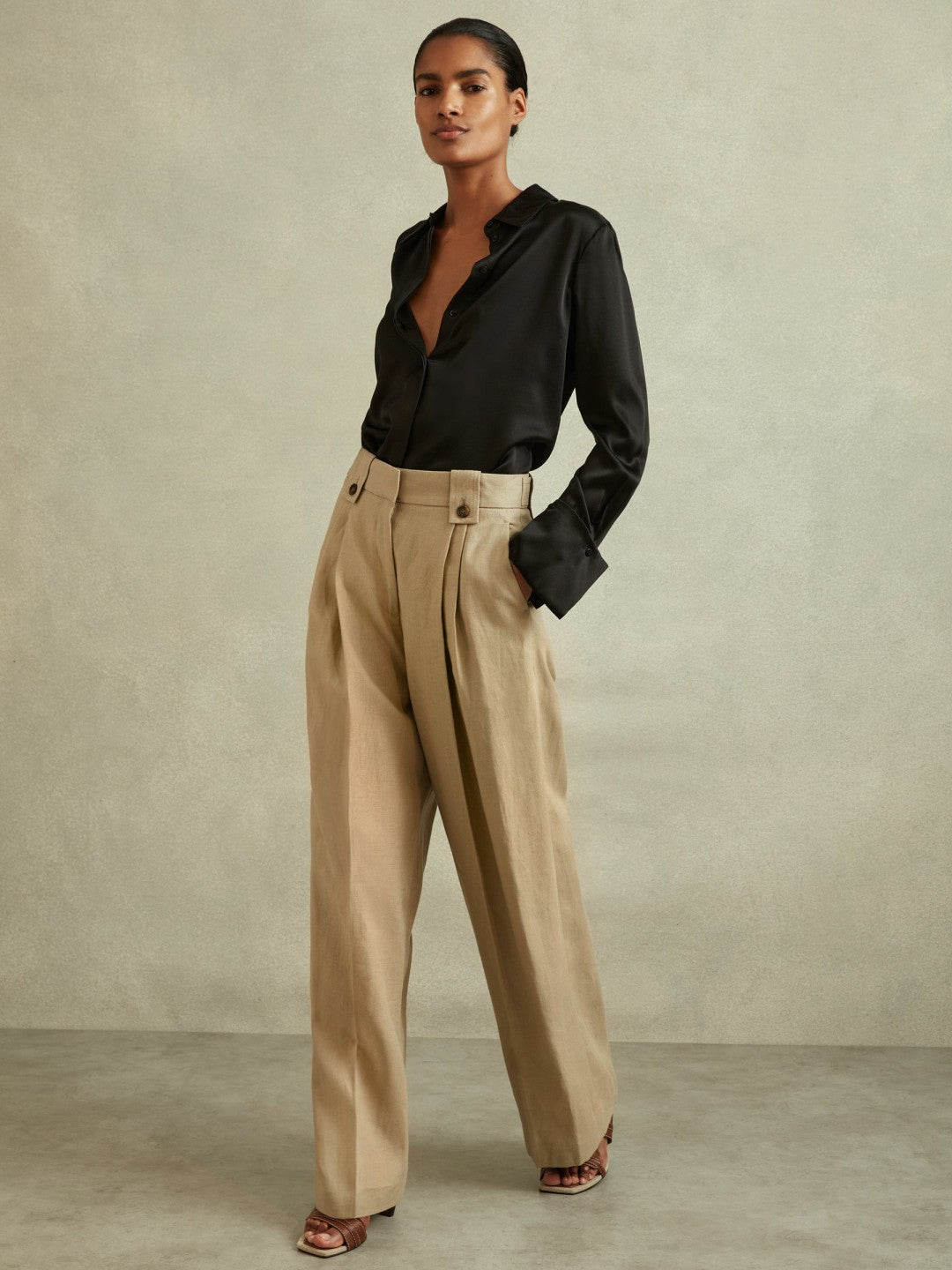 Women Silk Double-Cuff Button-Through Shirt in Black