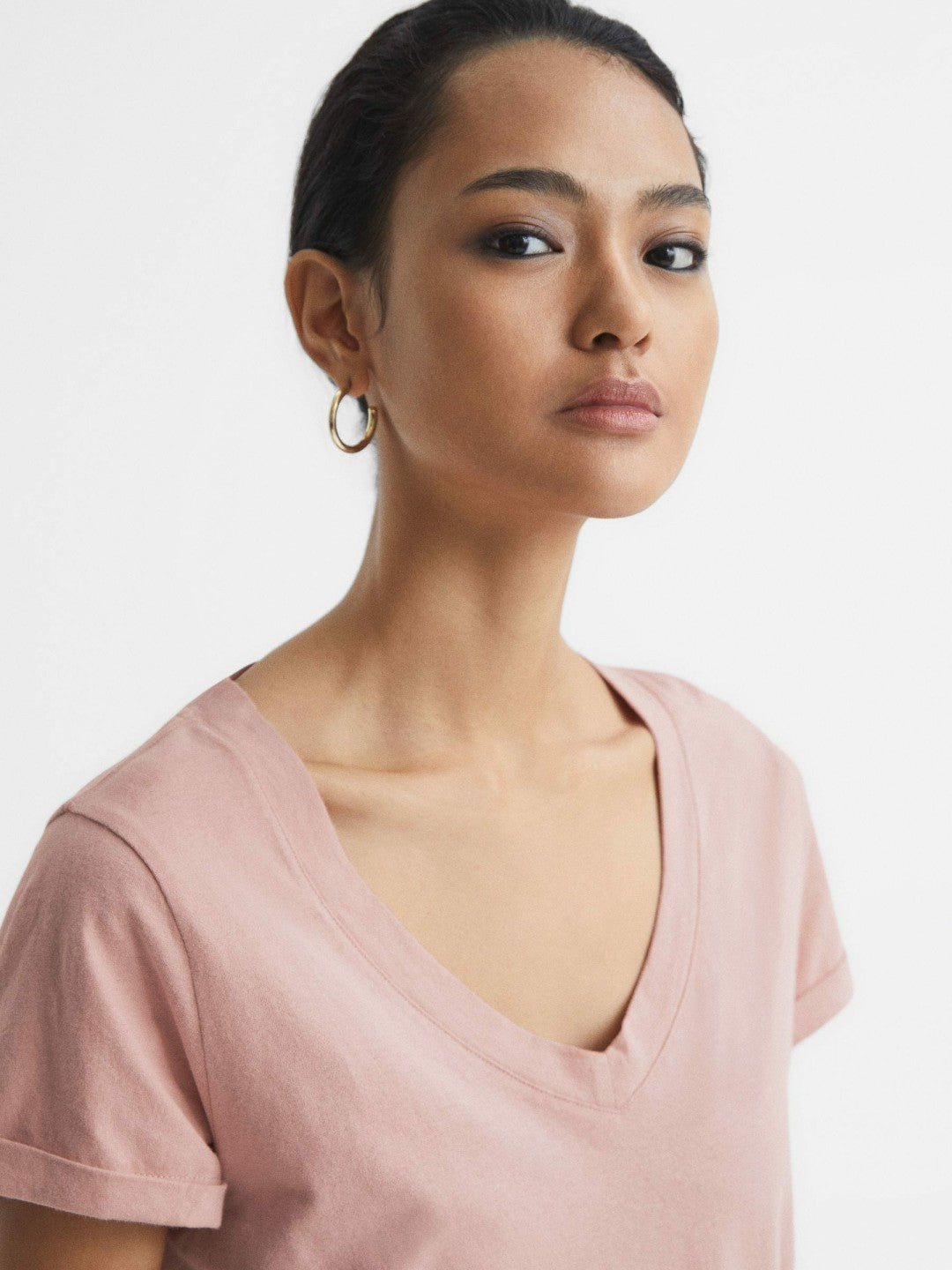 Women Cotton-Jersey V-Neck T-Shirt in Light Pink