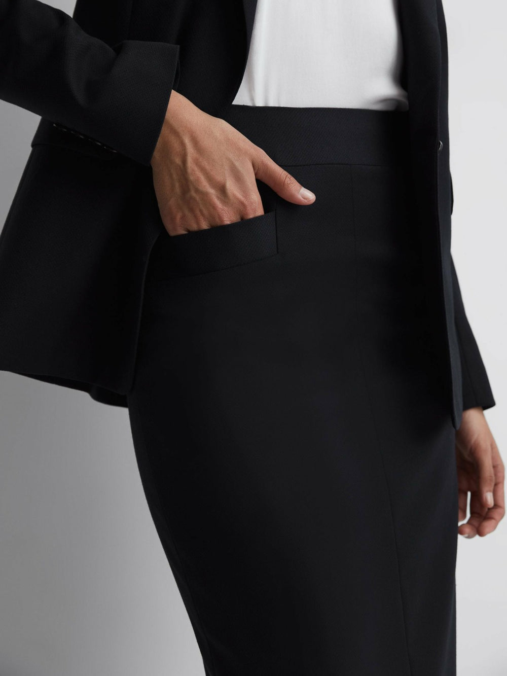 Women Petite Tailored Pencil Skirt in Navy