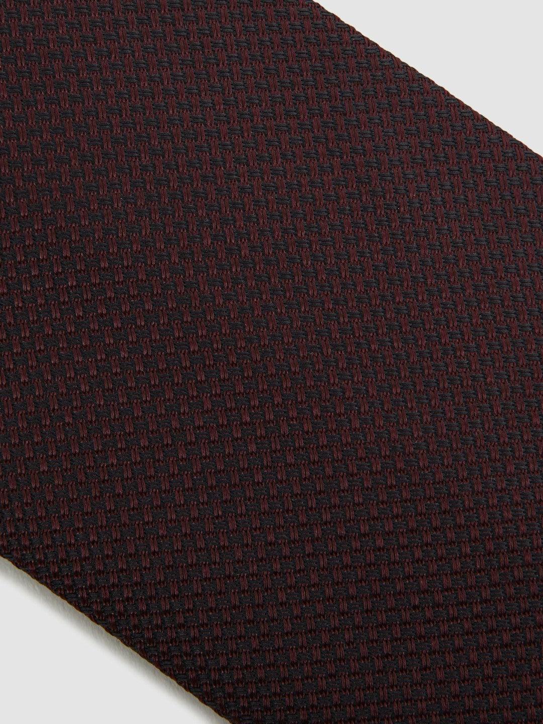 Men Textured Silk Blend Tie in Burgundy