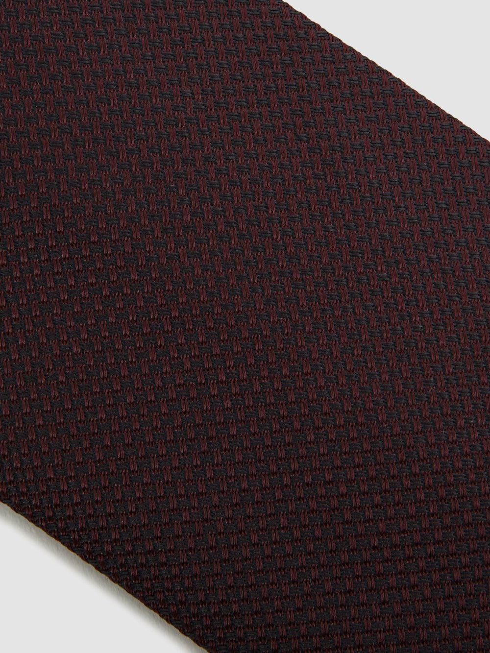 Men Textured Silk Blend Tie in Burgundy