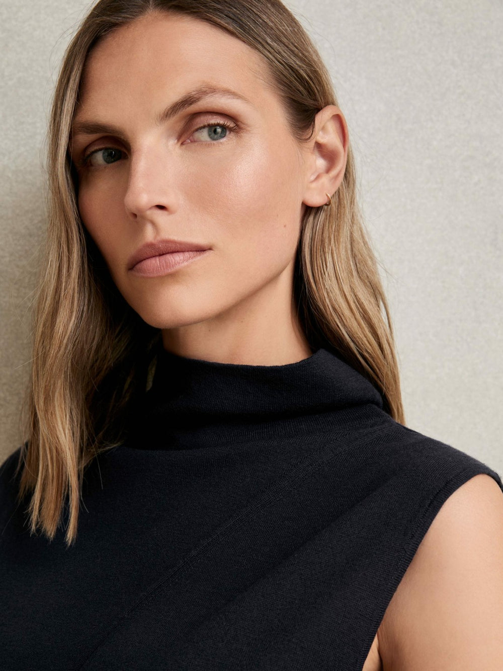 Women Wool Slouched Sleeveless Top in Navy