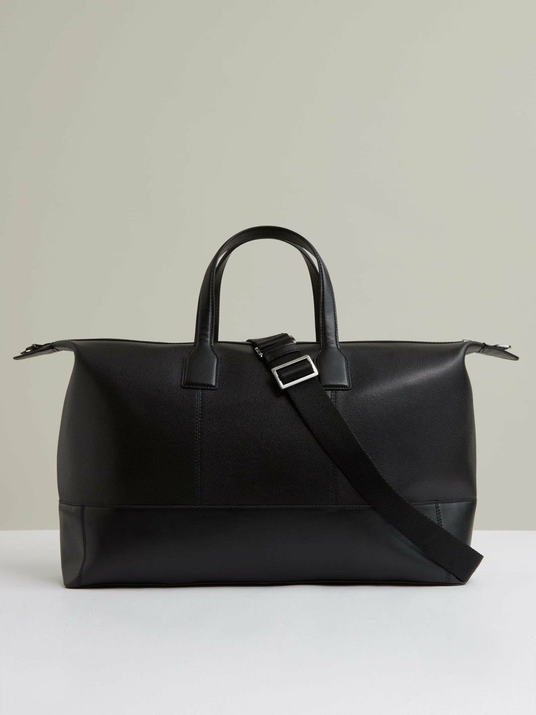 Men Micro-Grain Leather Holdall in Black