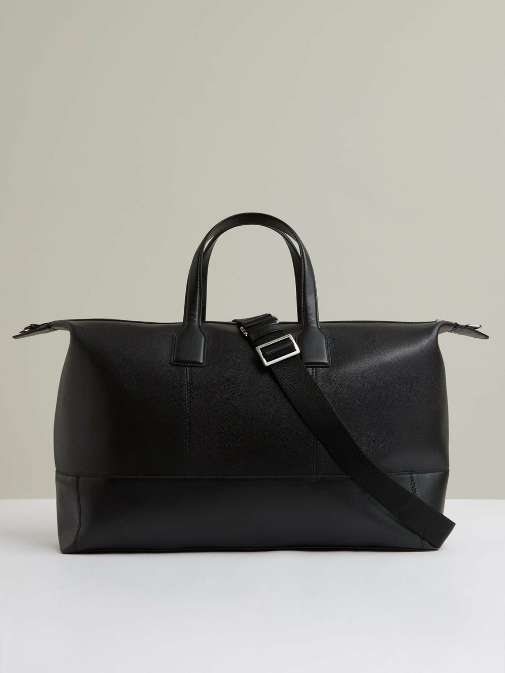 Men Micro-Grain Leather Holdall in Black