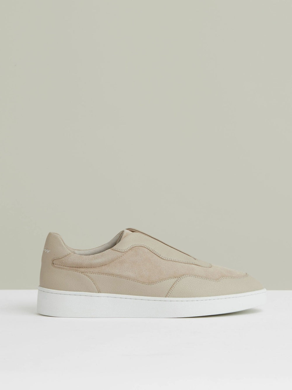 Men Leather Elasticated-Lace Trainers in Ecru