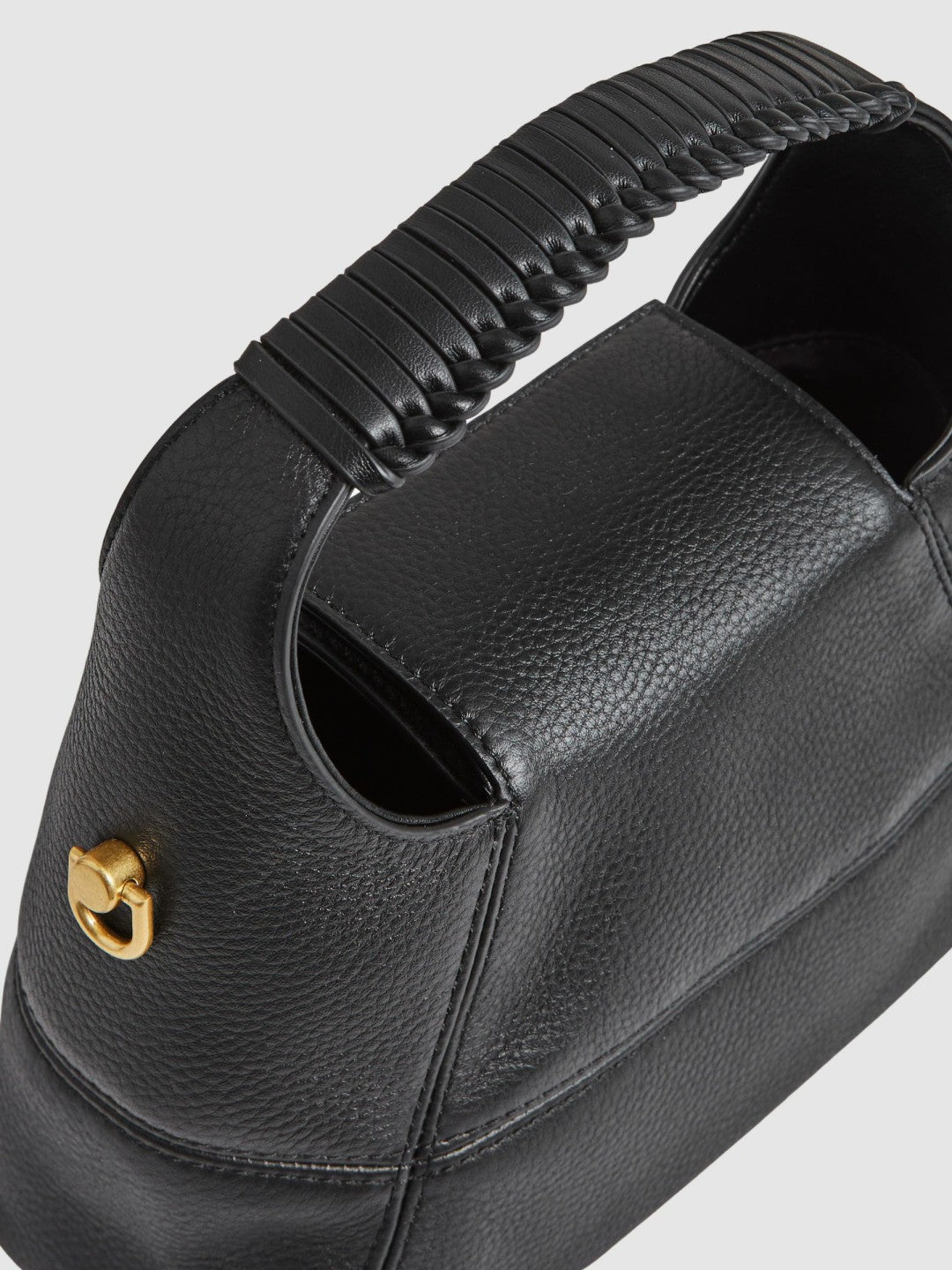 Women Grained-Leather Shoulder Bag in Black