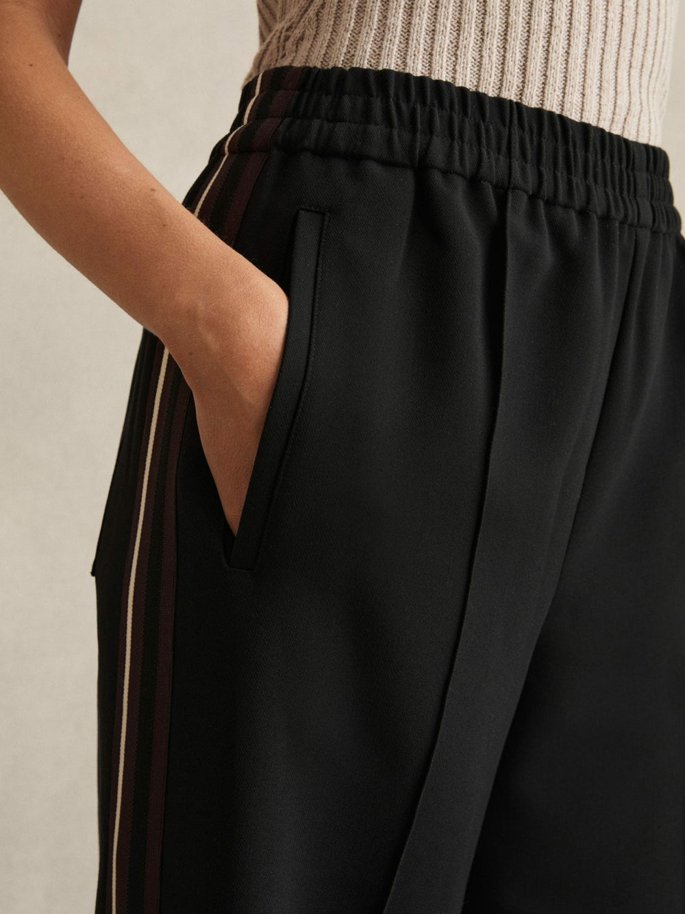 Women Side-Stripe Wide-Leg Trousers in Black