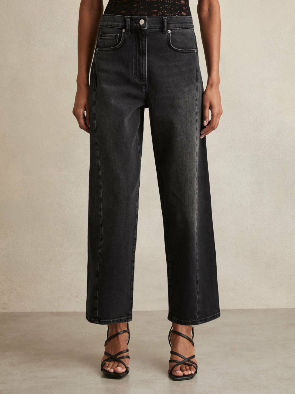 Women Petite Barrel-Leg Seam Jeans in Washed Grey