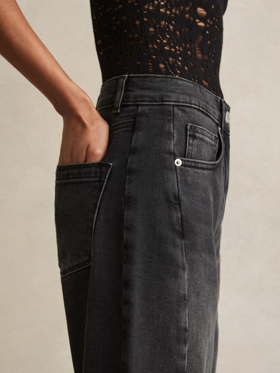 Women Petite Barrel-Leg Seam Jeans in Washed Grey