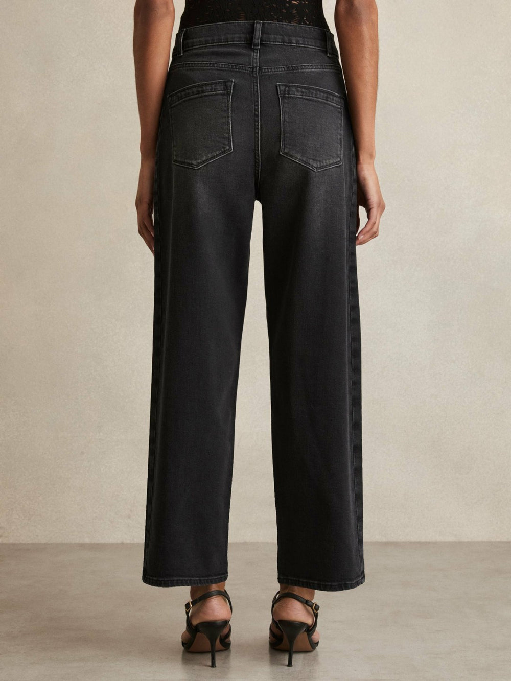 Women Petite Barrel-Leg Seam Jeans in Washed Grey