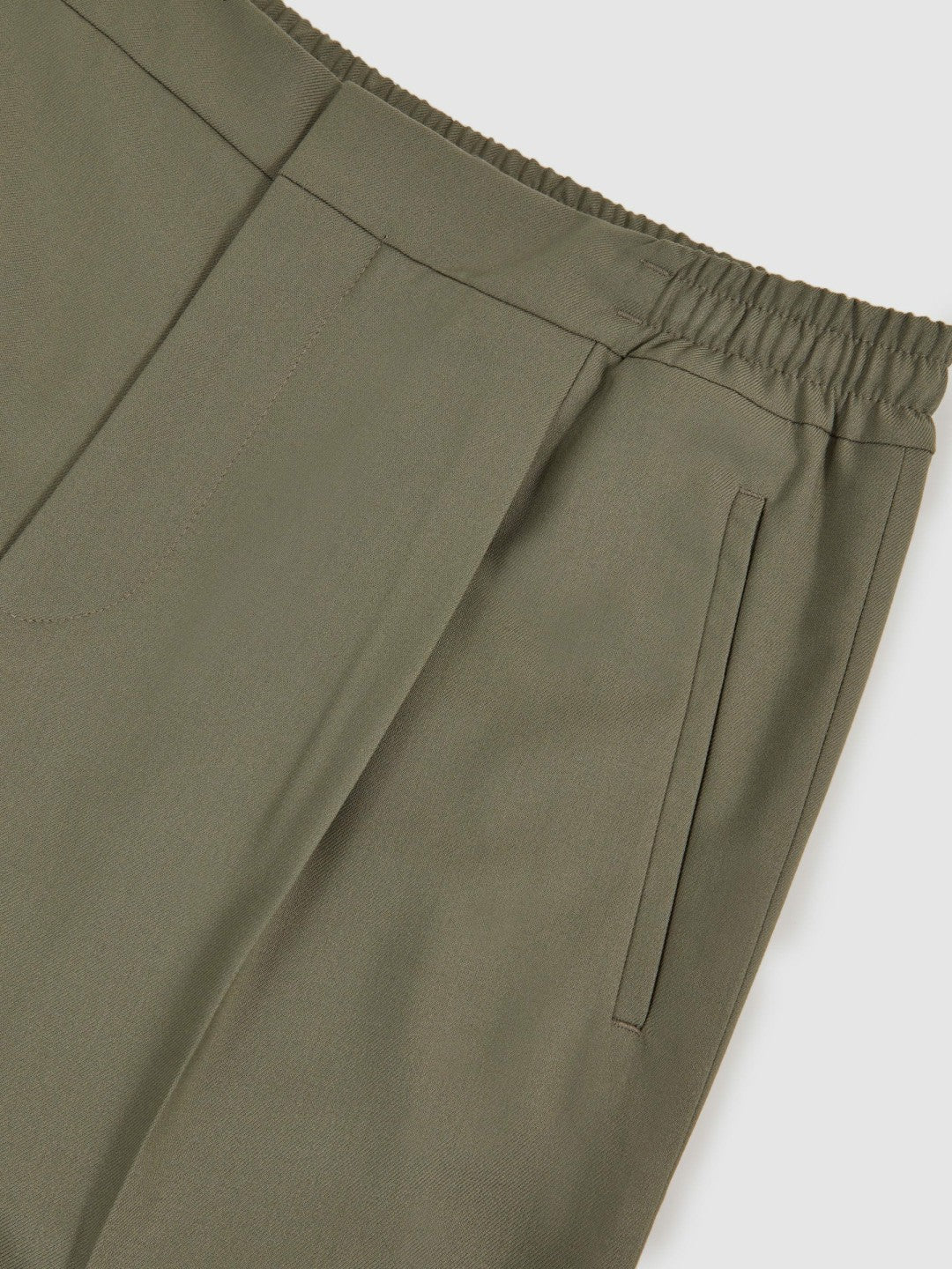 Men Relaxed-Fit Pleated Tapered Trousers in Sage
