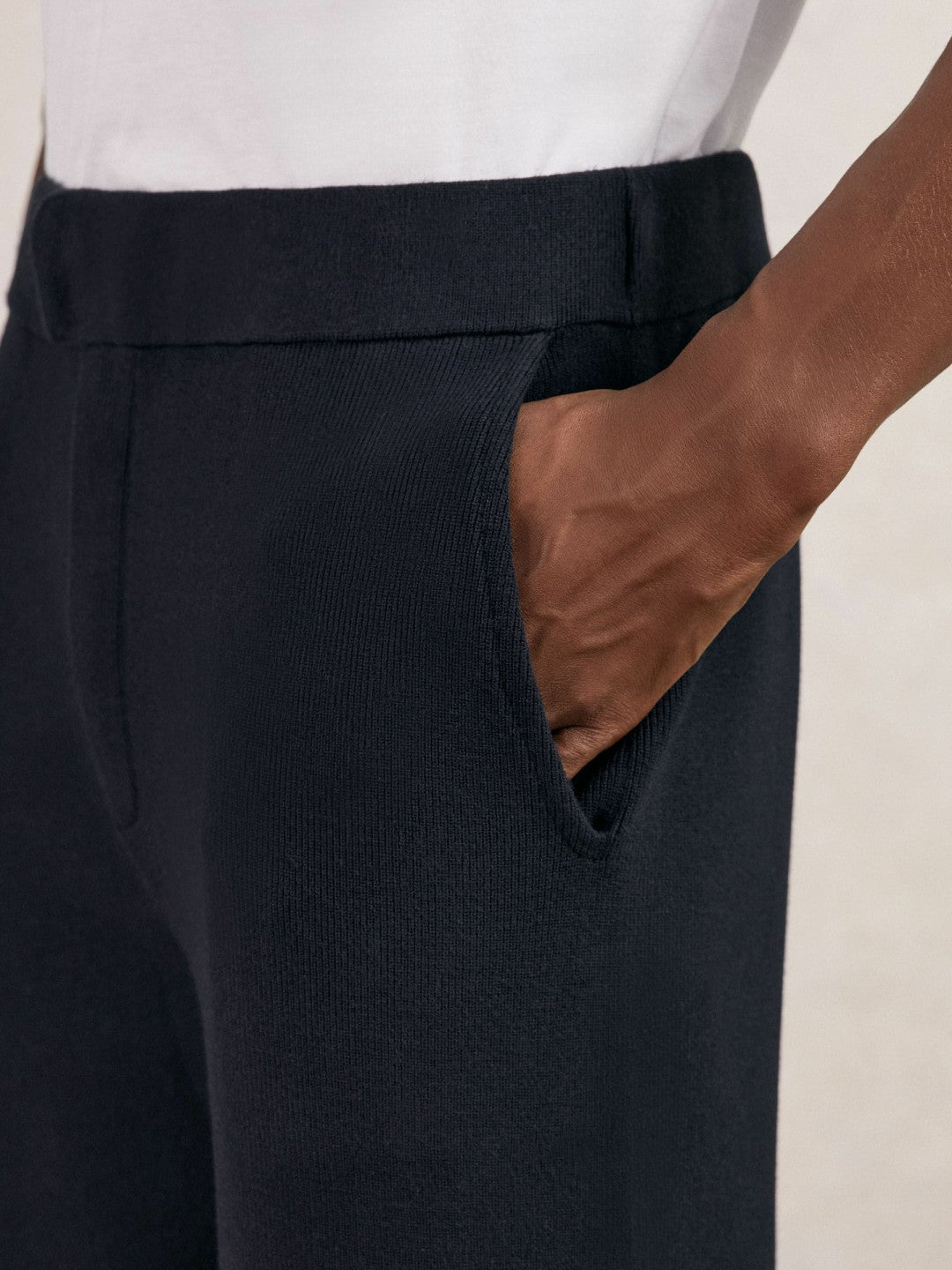 Men Tapered Knitted Trousers in Navy