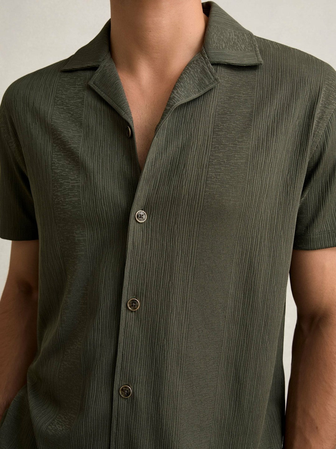 Men Jacquard-Stripe Cuban-Collar Shirt in Dark Green